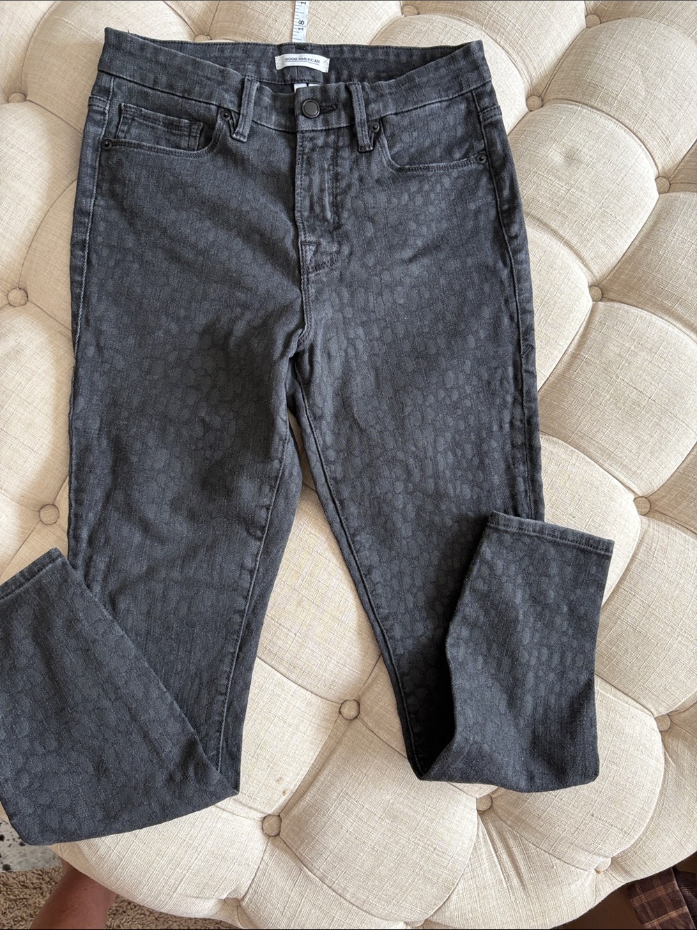 Good American Charcoal Skinny Jeans with Subtle Animal Texture